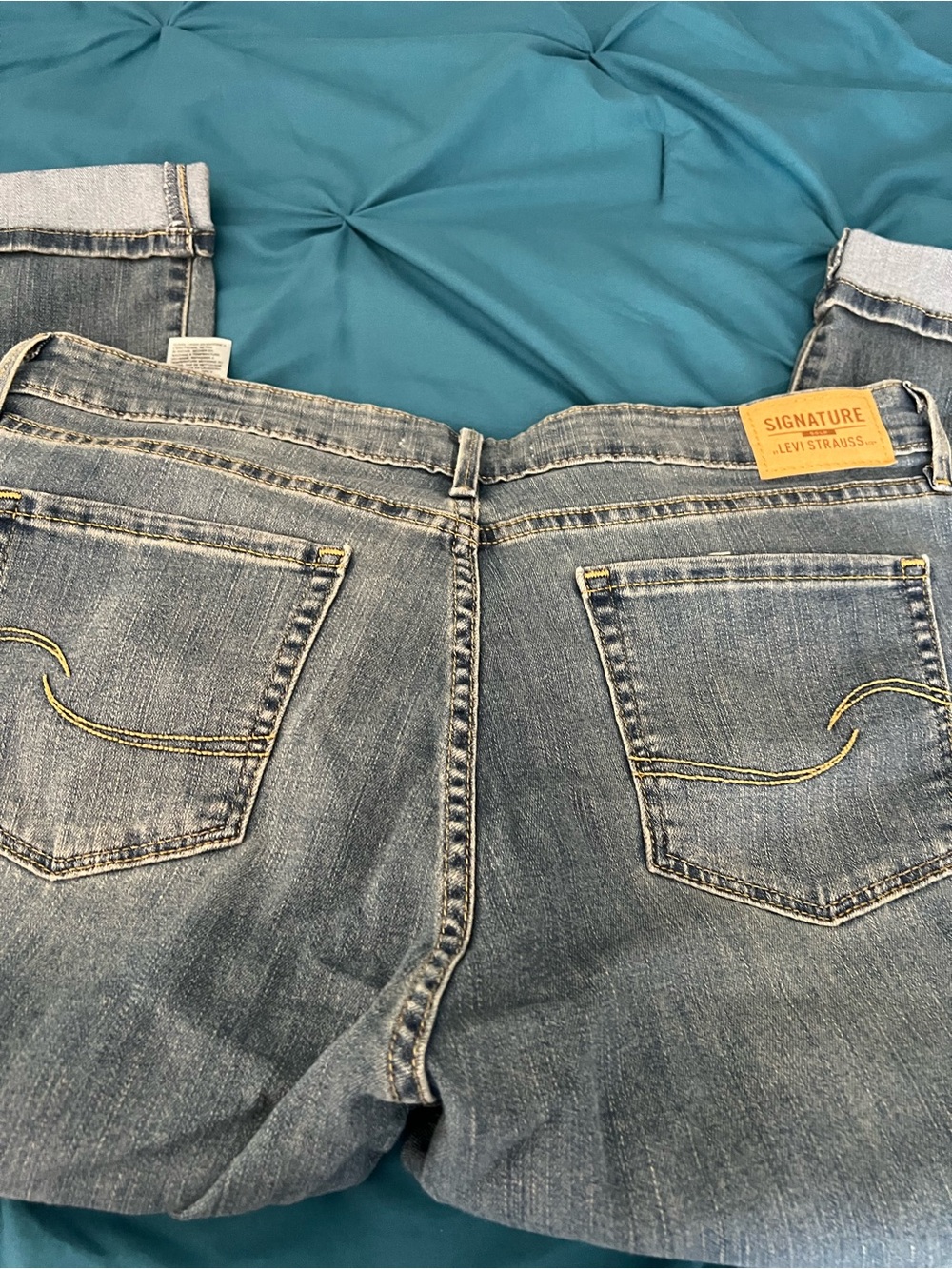 Signature by Levi Strauss Light Blue Mid-Rise Capri Jeans